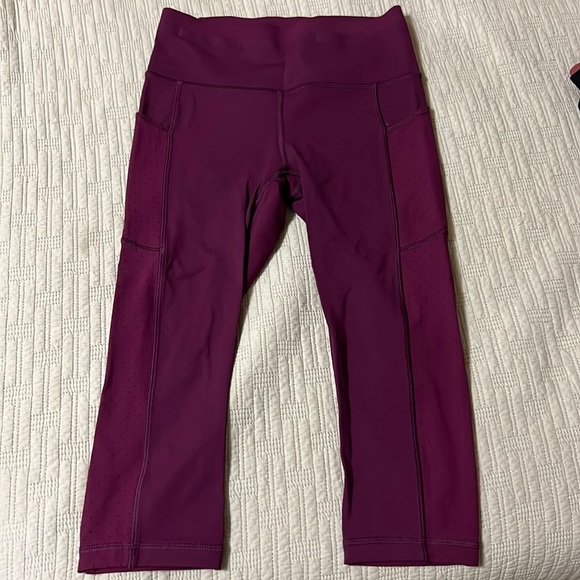 Lululemon crop pants (size 4) - Picture 1 of 4